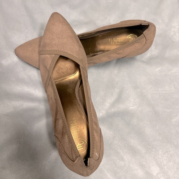 Small cute beige heels - Picture 2 of 3